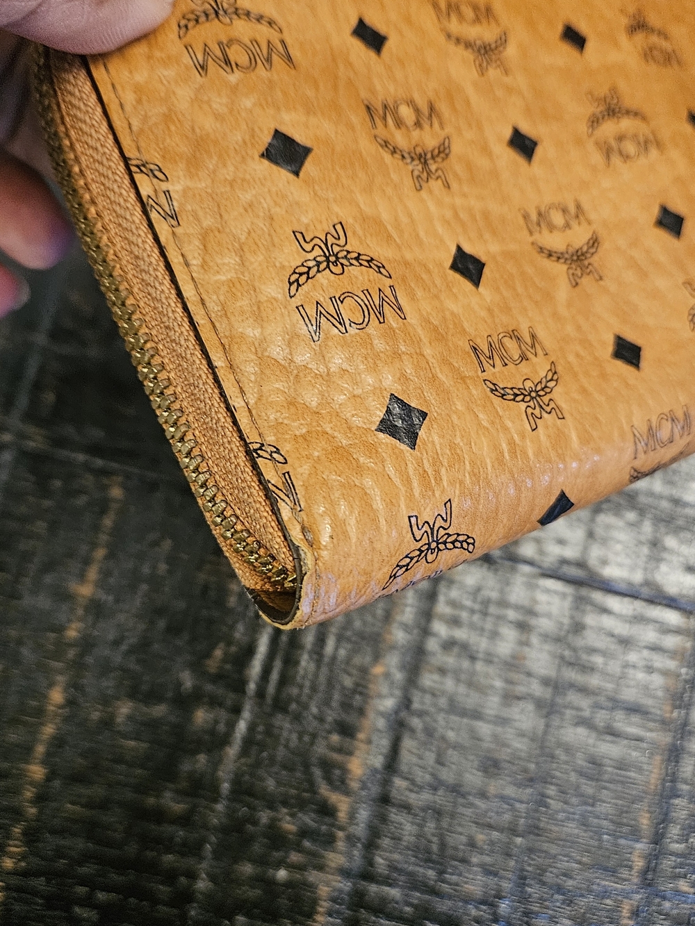 MCM Long Classic Zippy Wallet - Picture 3 of 7